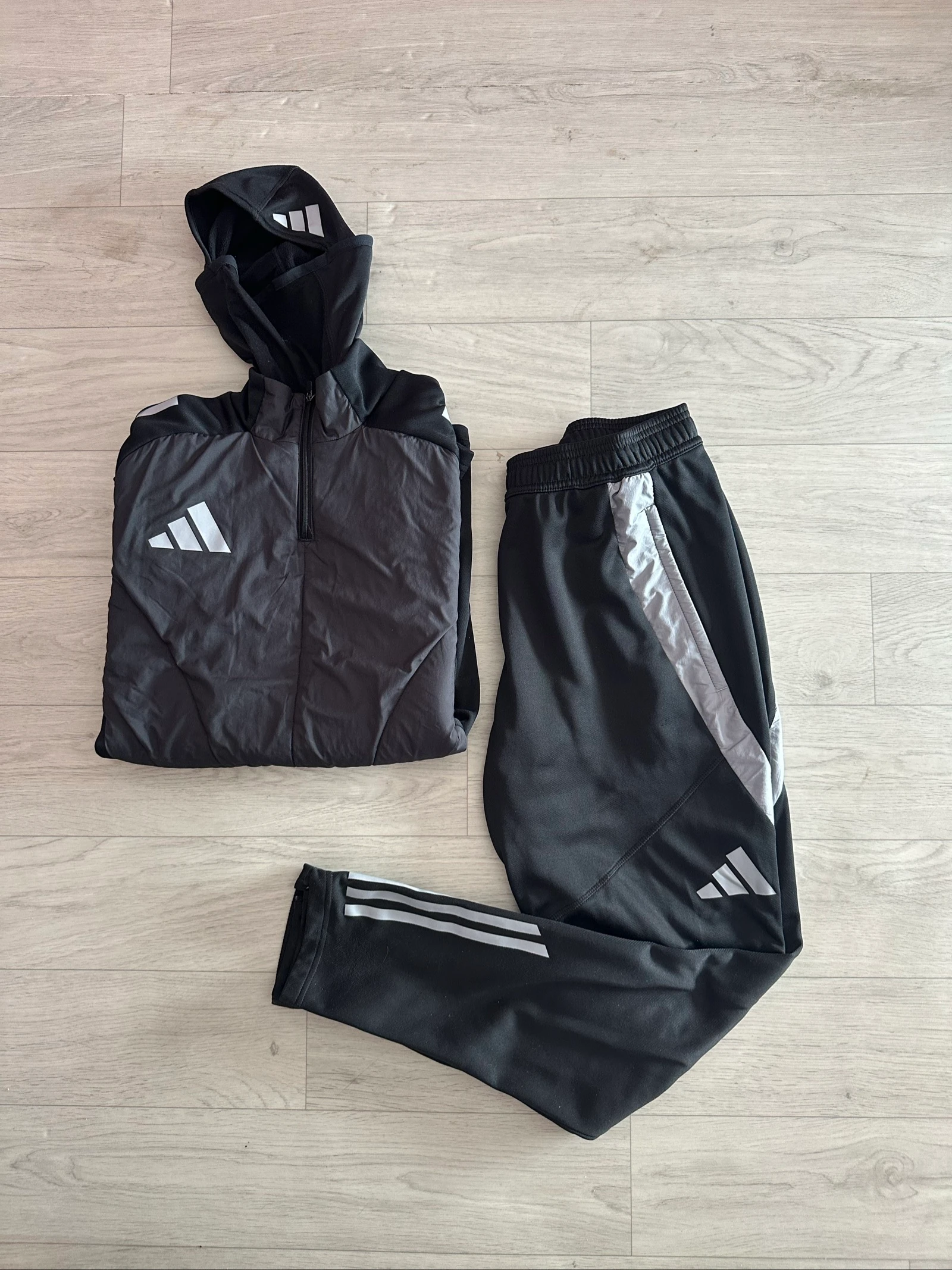 Ensemble adidas complet avec cagoule 